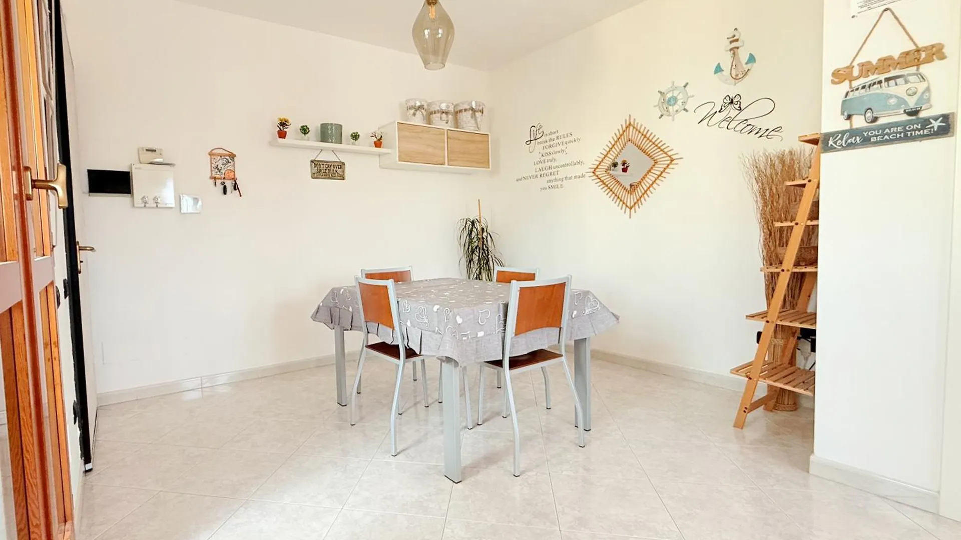 Appartamento Da Elisa Quartu SantʼElena 0*,  Italia